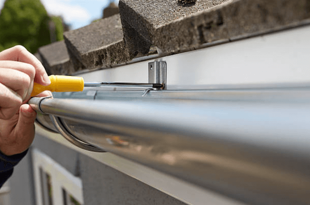 gutter repair milwaukee